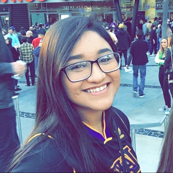 Meet your Posher, Alma - Picture 1 of 1